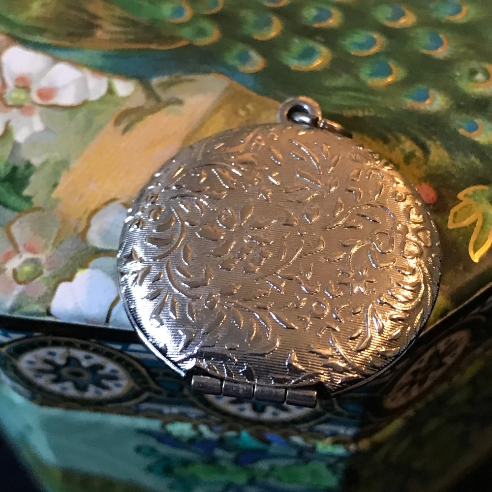 Vintage stainless steel LOCKET